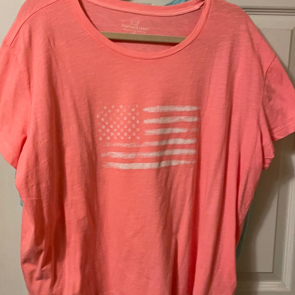 🐳XL Vineyard Vines Tshirt